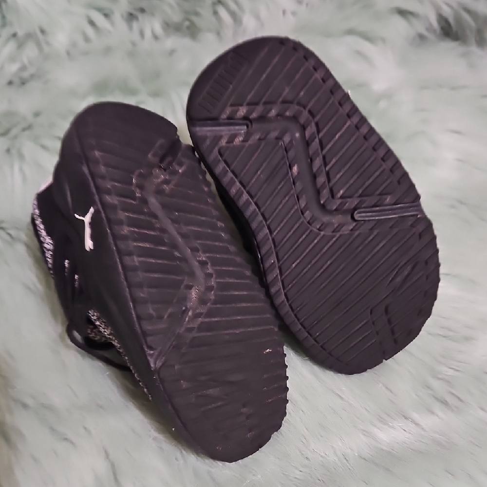 Puma Kids Black and Gray Sneakers - Picture 5 of 5